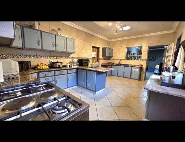 3 BEDROOM HOUSE FOR SALE IN BRACKENHURST